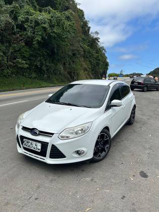 FORD FOCUS 2.0 TITANIUM 16V FLEX 4P POWERSHIFT FORD FOCUS 2.0 TITANIUM 16V FLEX 4P POWERSHIFT